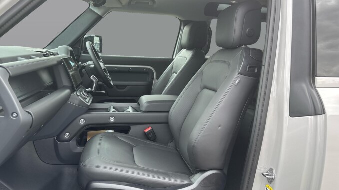 Land Rover Defender 3.0 D350 X-Dynamic HSE 90 3dr Auto Diesel Estate - Image 3